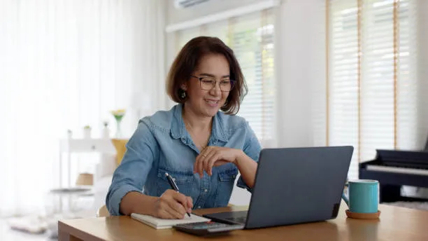 Elena, college coursework expert for hire